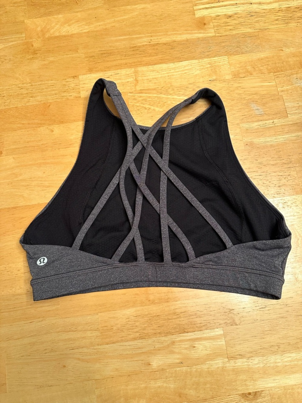 Lululemon sports bra size 8 - Picture 2 of 3